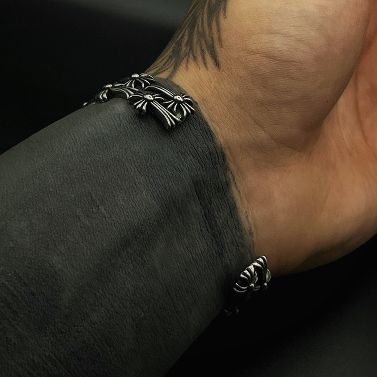 دستبند بنگل مردانه استیل طرح صلیب (Chrome Hearts Style) – مدل خاص A0933