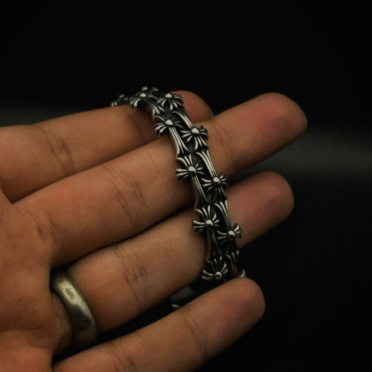 دستبند بنگل مردانه استیل طرح صلیب (Chrome Hearts Style) – مدل خاص A0933