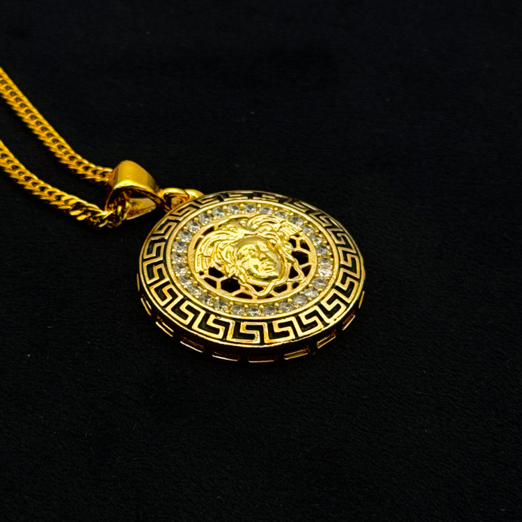 پلاک گردنبند زنانه استیل طلایی طرح ورساچه مدوسا (نگیندار لوکس) – مدل A9995 (بدون زنجیر)