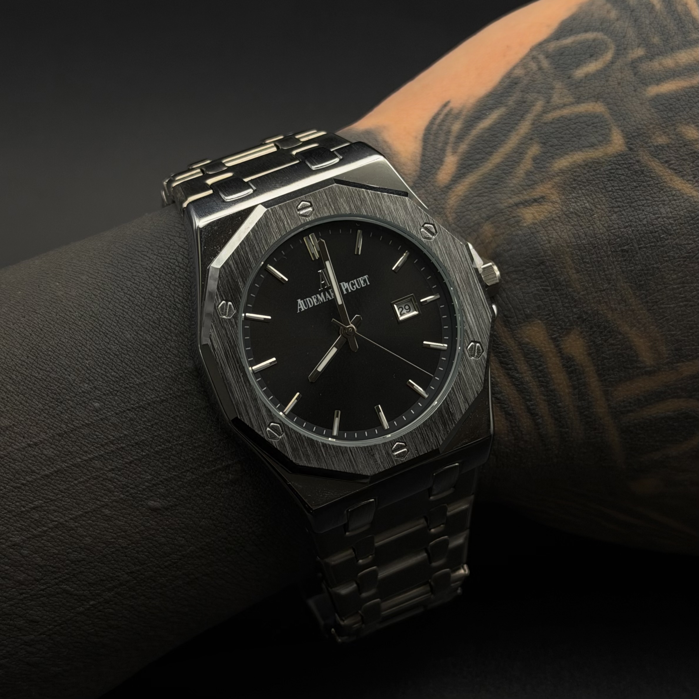 ساعت مچی مردانه استیل طرح ادمار پیگه (AP Royal Oak) صفحه مشکی تقویم‌دار با قفل مخفی – مدل A10001