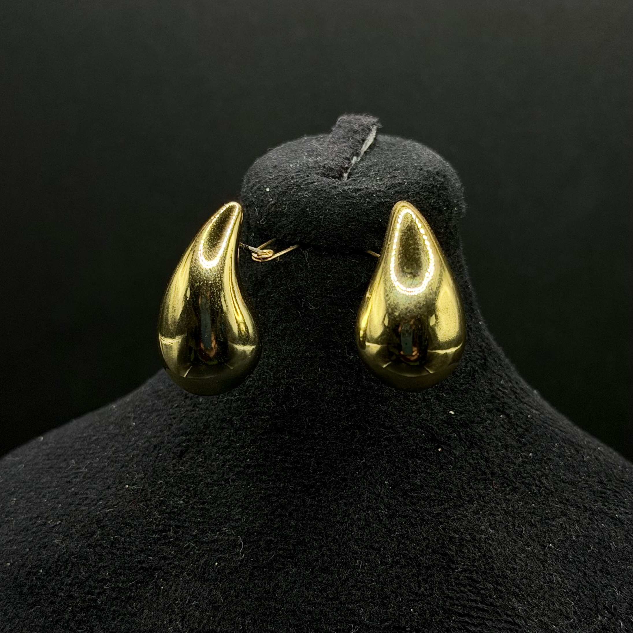 گوشواره زنانه استیل وارداتی طرح اشک طلایی براق – کد A10073
